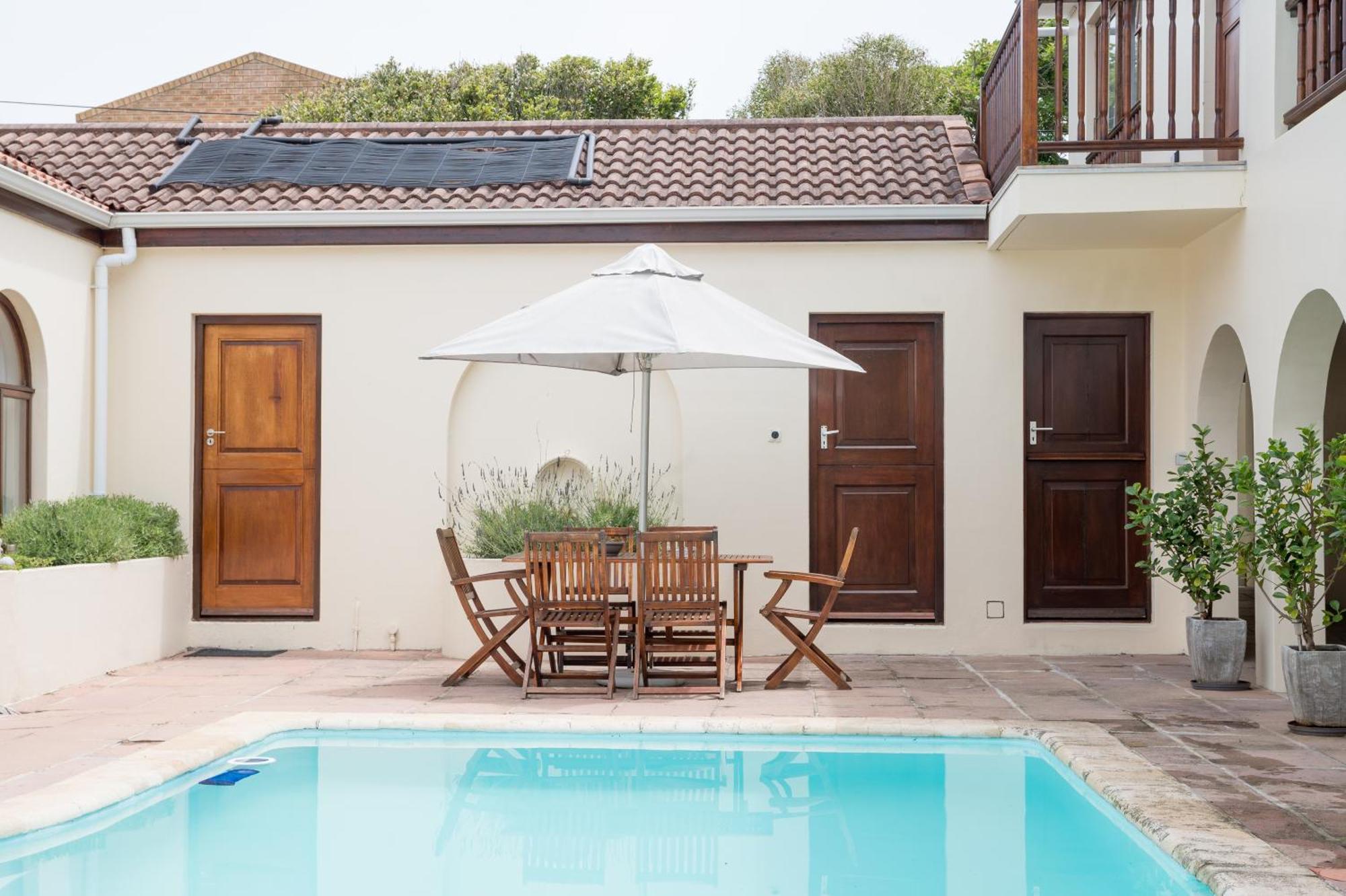 Penguino Guesthouse Hermanus Exterior foto